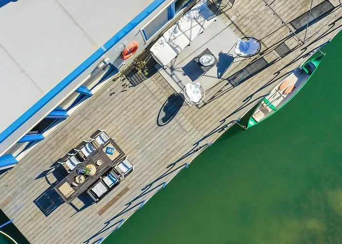 Ocarujuci Houseboat Na Dunaji